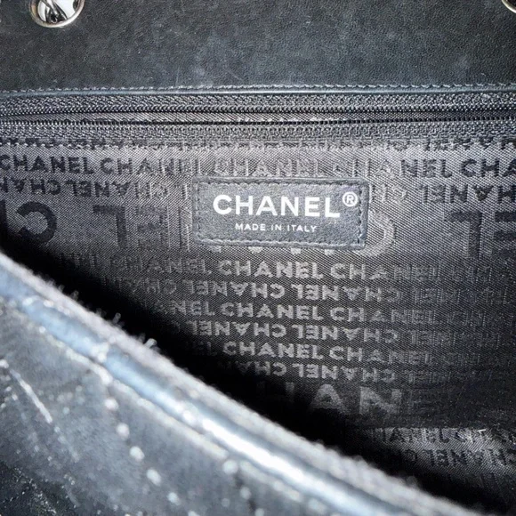 CHANEL Black Quilted Leather Shoulder Bag with Silver CC Lock - Picture 6 of 6